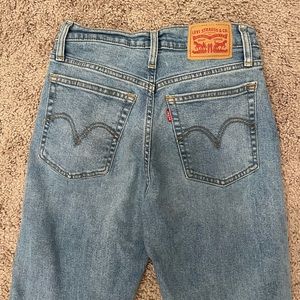 Levi’s, wedgie straight, size 25